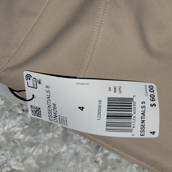 Adidas Short Size 4 - Picture 2 of 8